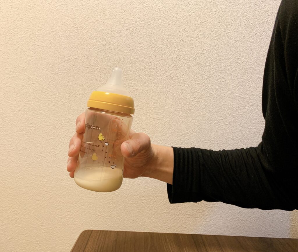 注目の ピジョン母乳実感2 3代目哺乳瓶兼用 取って 手持ち